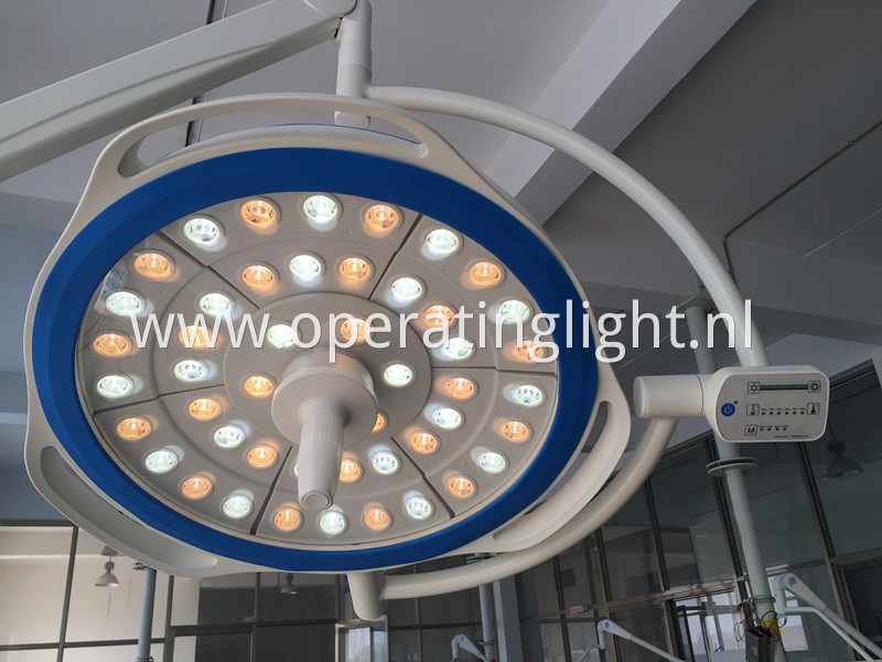 Ceiling mount reound surgical lamp